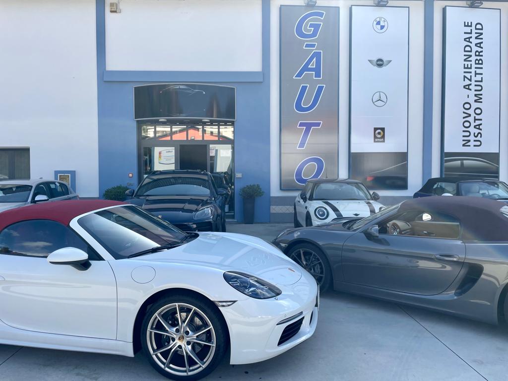 Lo showroom G-Auto in Viale Lucrezia della Valle, Catanzaro